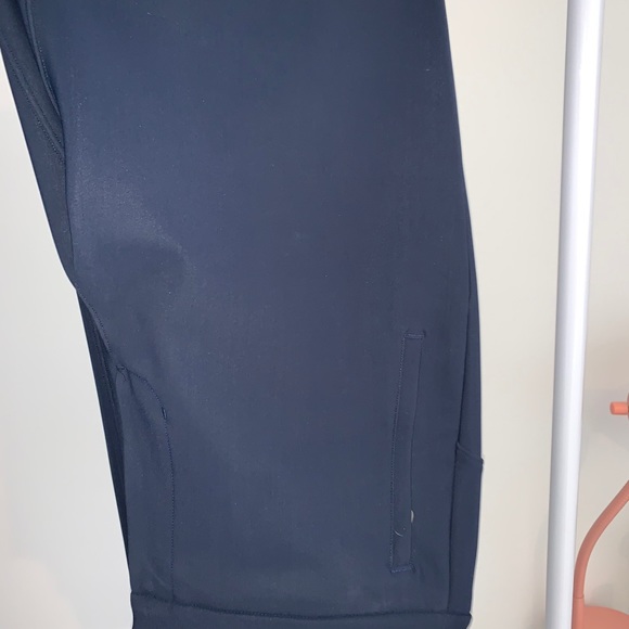 Lululemon on the fly business pants - Picture 5 of 5